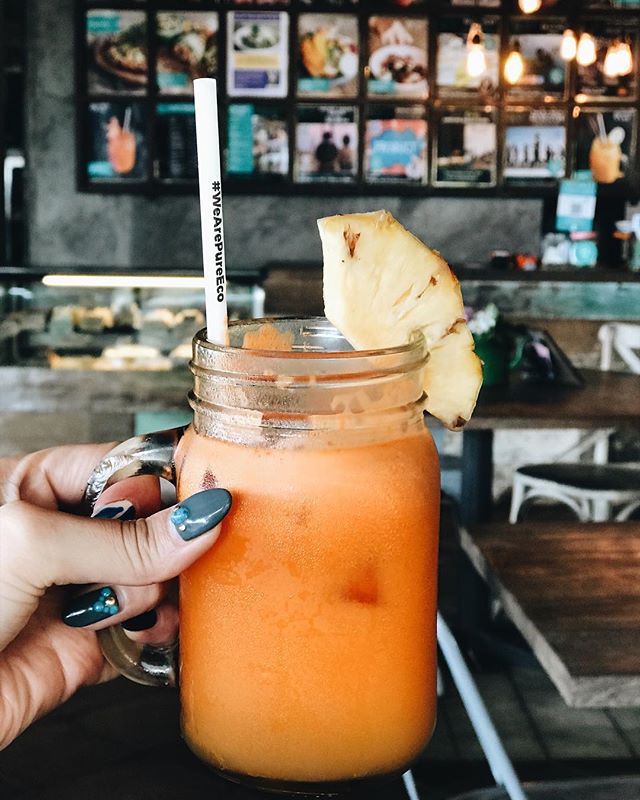 [bali-note writer\'s Instagram] バイタリティ😙vitality チャージ🧡.. バリはお店オリジナルのスムージーやプレスジュースが豊富😙 - balinote♡